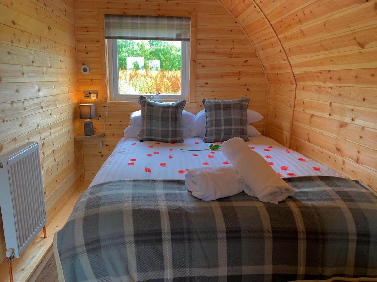 Villa Pond View Pod 3 With Private Hot Tub -Fife - Loch Leven - Lomond Hills Kelty Esterno foto