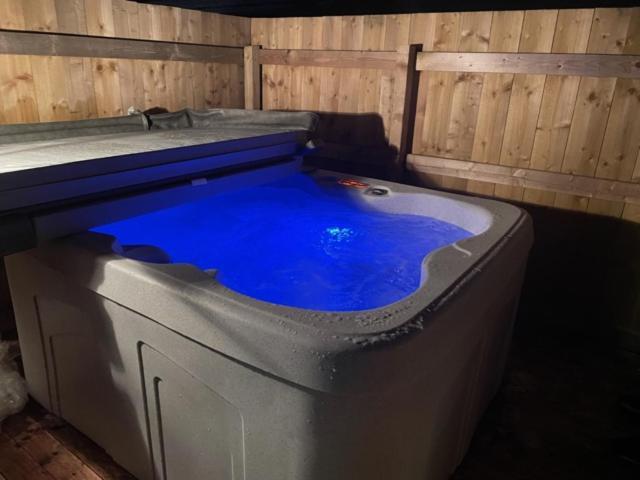 Villa Pond View Pod 3 With Private Hot Tub -Fife - Loch Leven - Lomond Hills Kelty Esterno foto